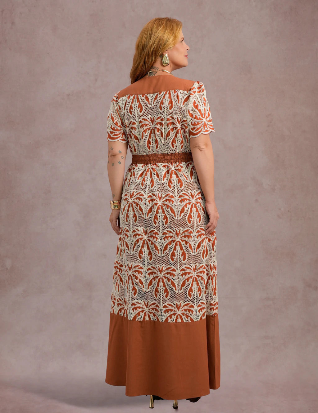 Vestido Longo Bordado Marrom