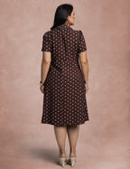 Vestido Midi Estampa Poá Marrom