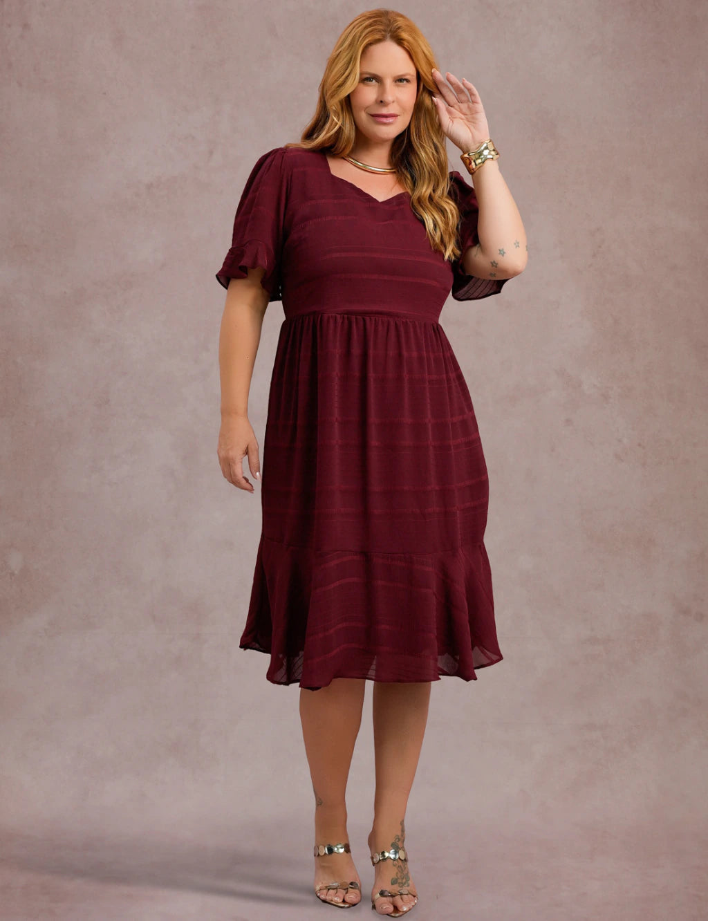 Vestido Curto Decote Princesa Vinho