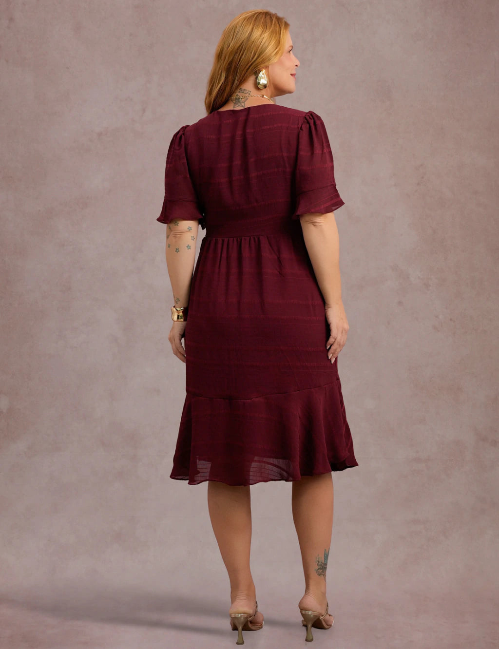 Vestido Curto Decote Princesa Vinho