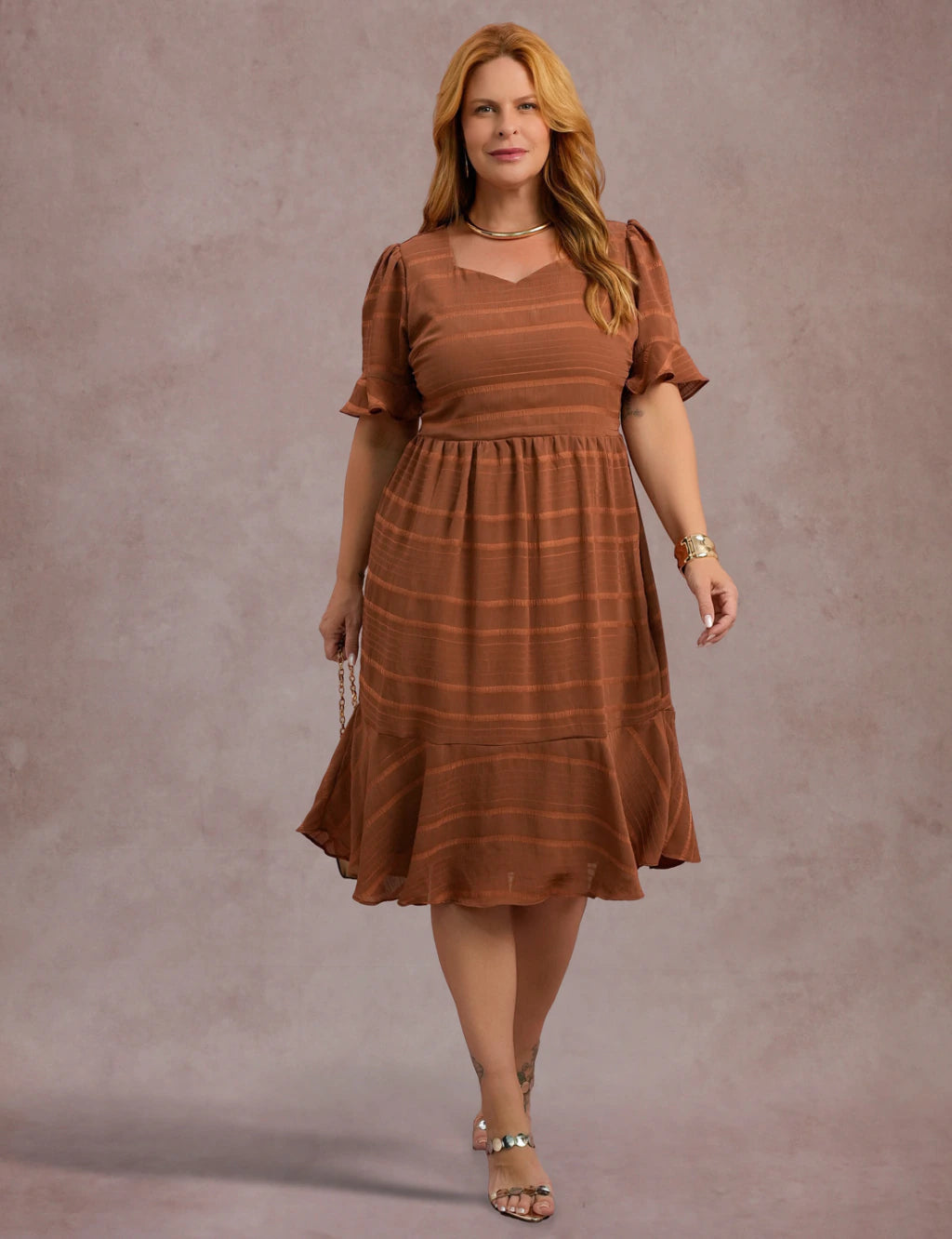 Vestido Curto Decote Princesa Marrom