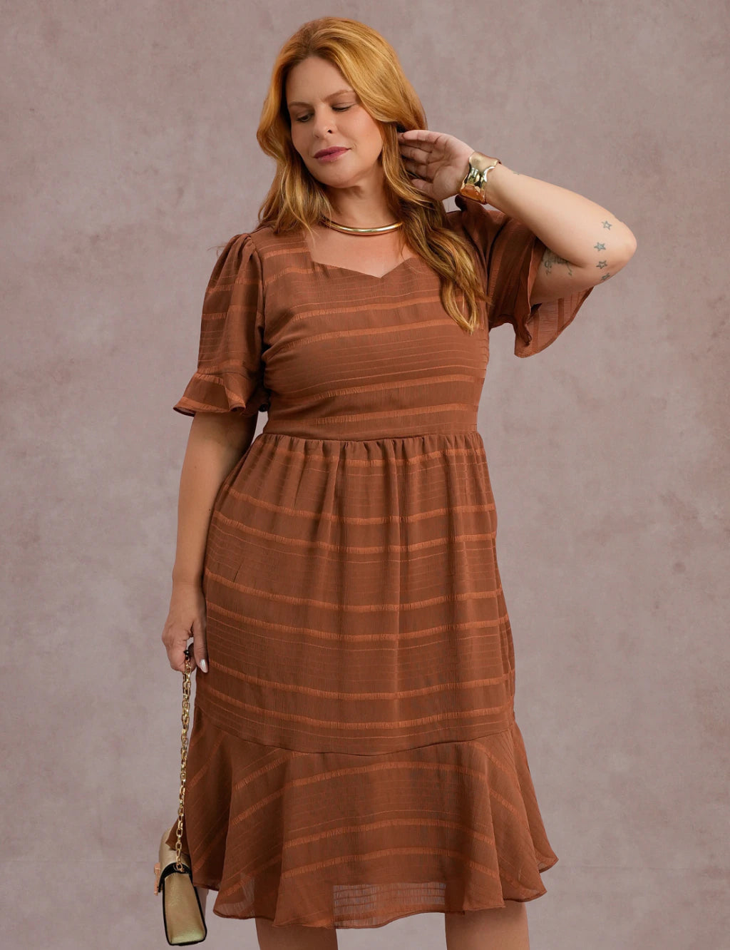 Vestido Curto Decote Princesa Marrom