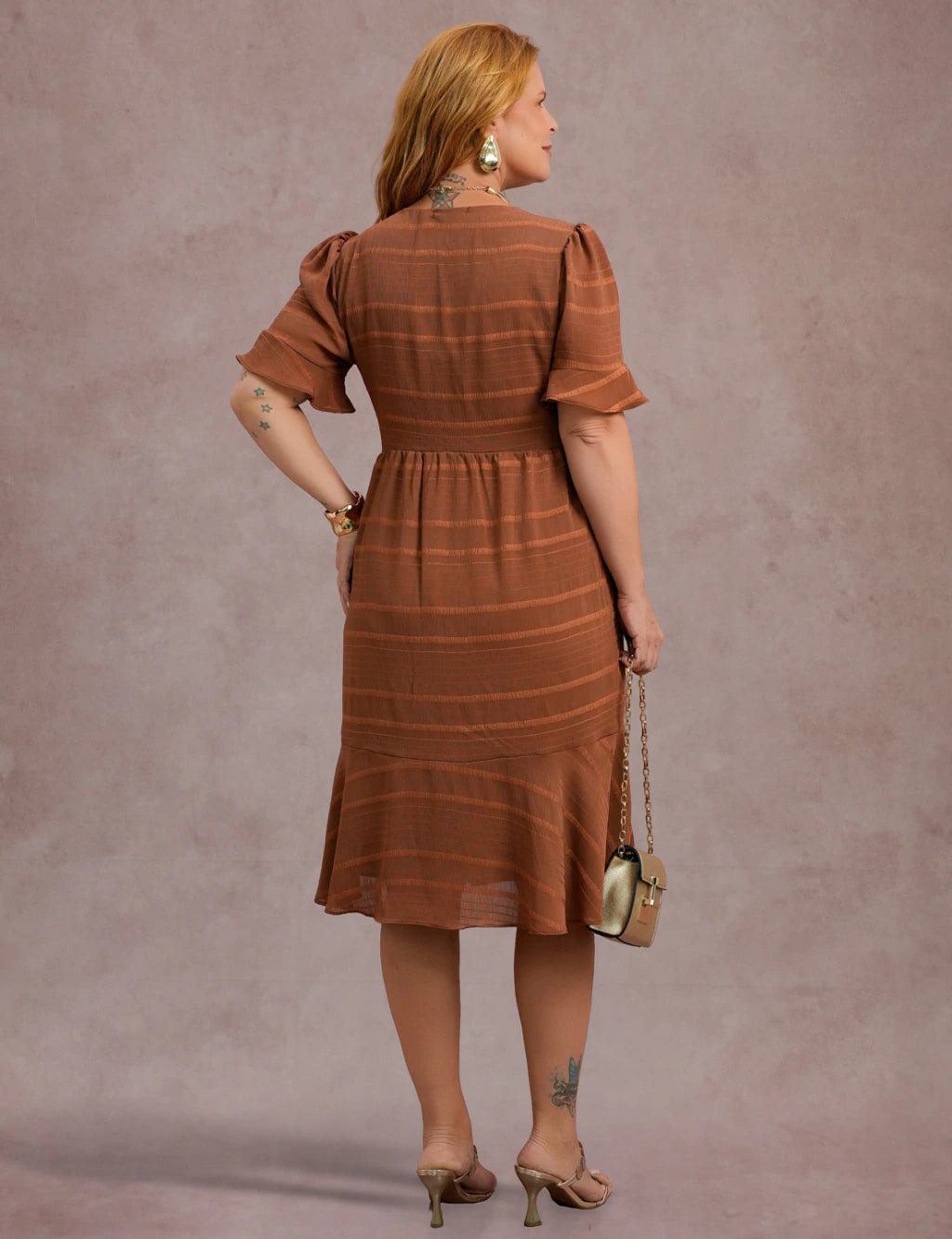 Vestido Curto Decote Princesa Marrom