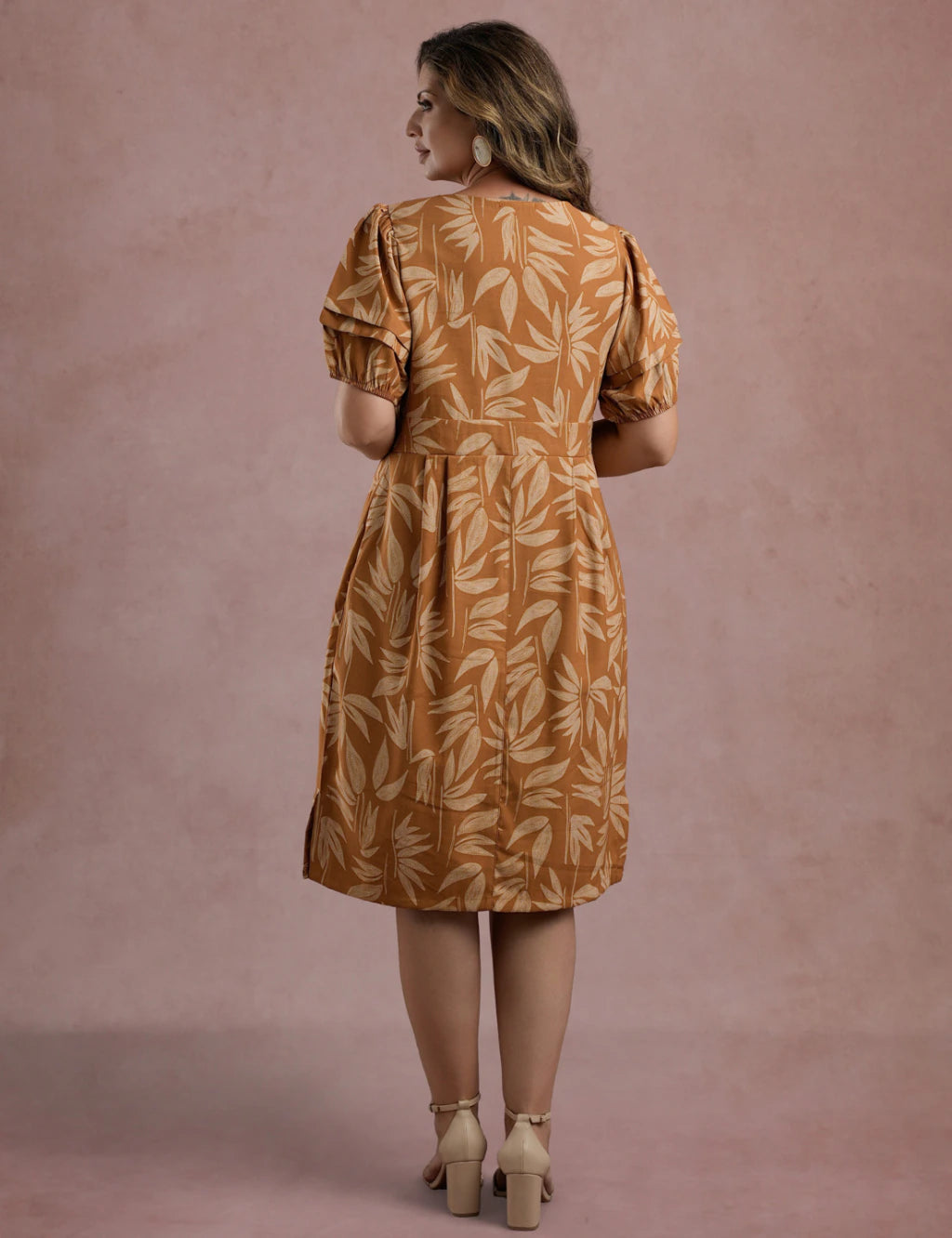Vestido Midi Estampado Tubinho Bege