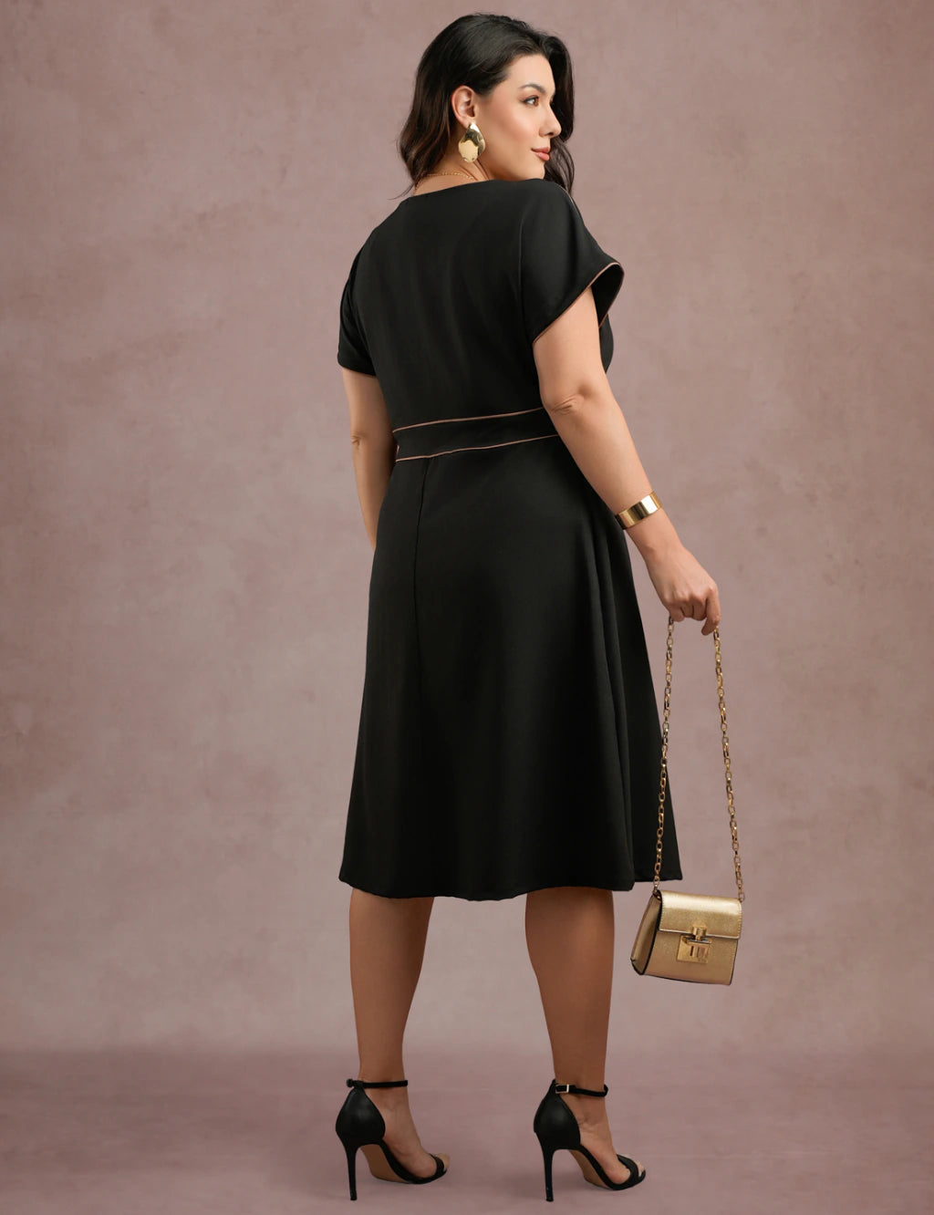 Vestido Midi Com Vivo Frente Preto