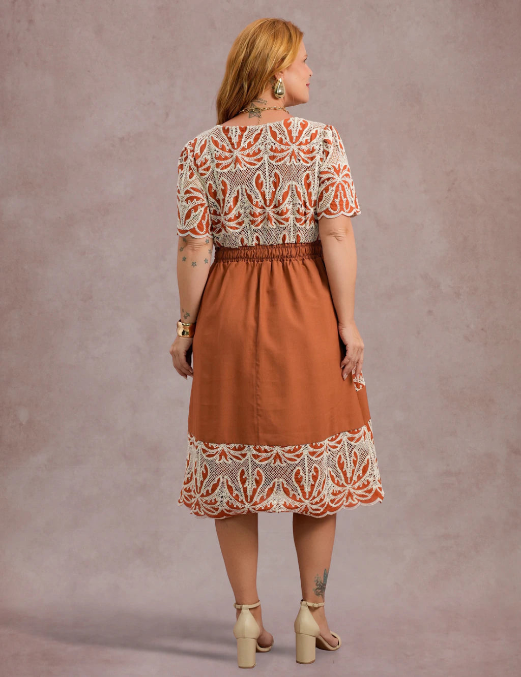 Vestido Midi Com Borbado Marrom