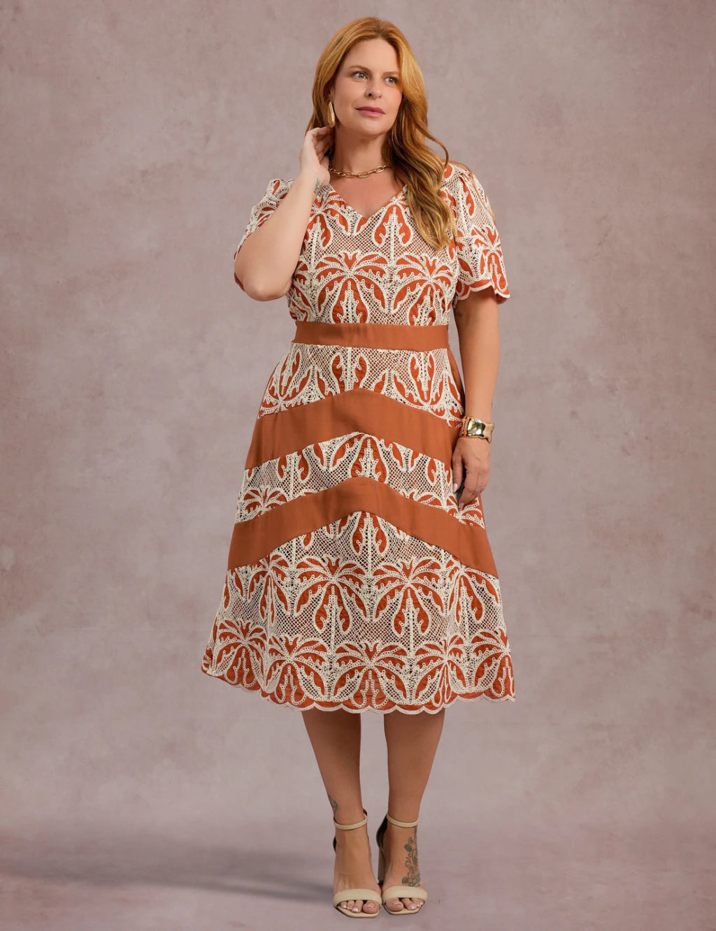 Vestido Midi Com Borbado Marrom