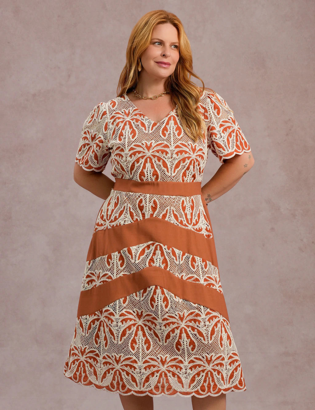 Vestido Midi Com Borbado Marrom