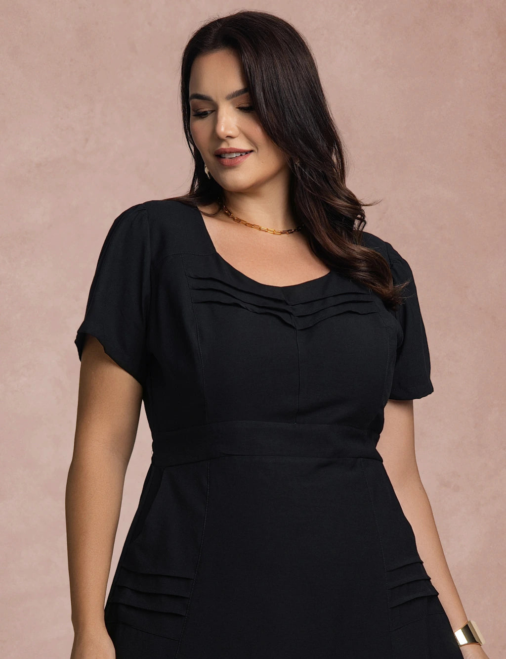 Vestido Midi Com Nervuras No Decote Preto