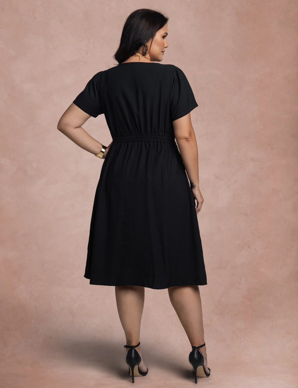 Vestido Midi Com Nervuras No Decote Preto