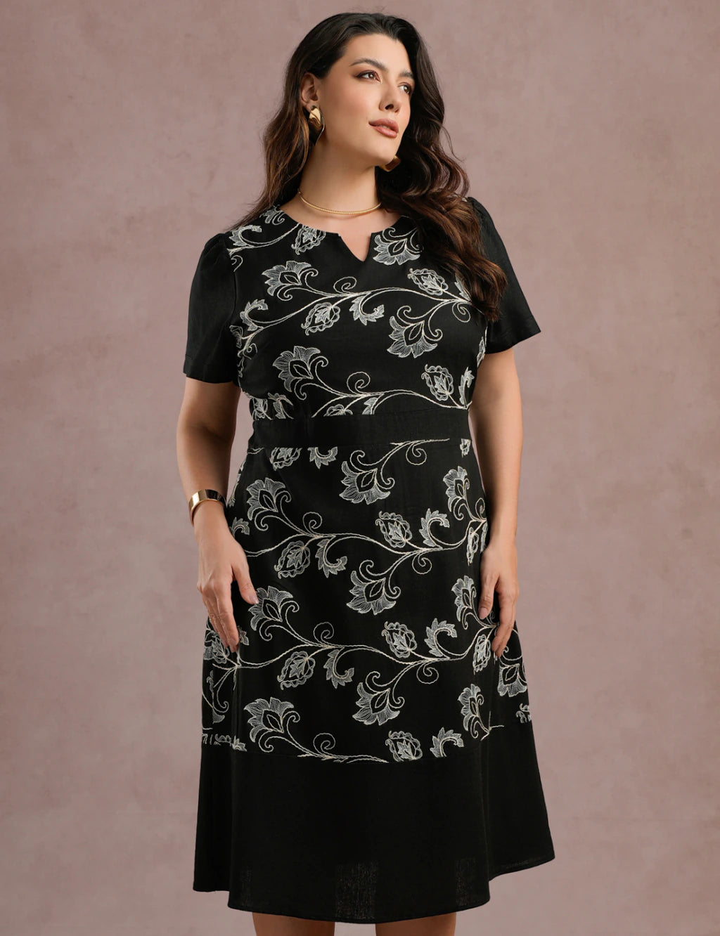 Vestido Midi Linho Com Bordado Preto