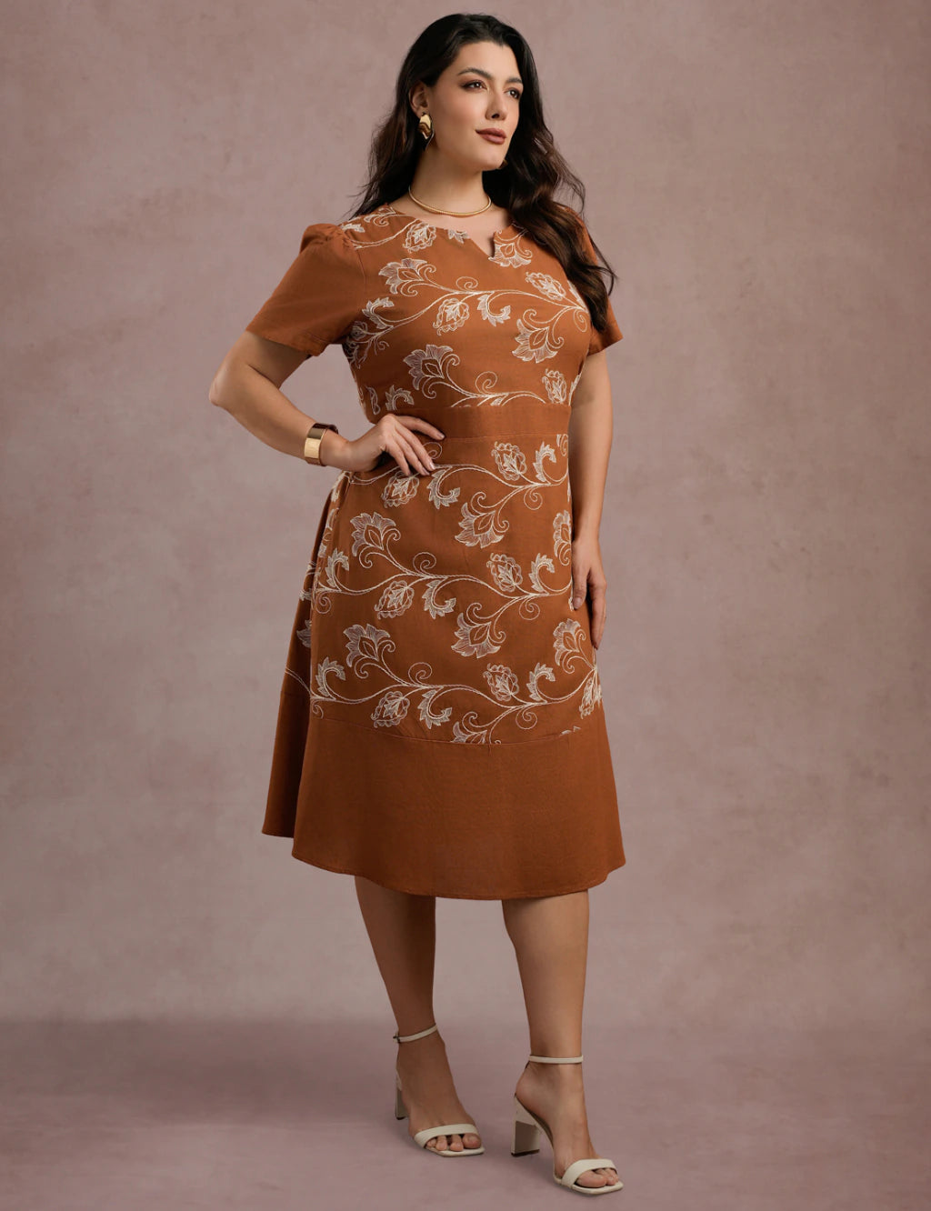Vestido Midi Linho Com Bordado Marrom