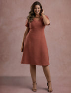 Vestido Midi Decote Princesa Com Botão Marrom