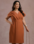 Vestido Curto Com Nervuras Marrom