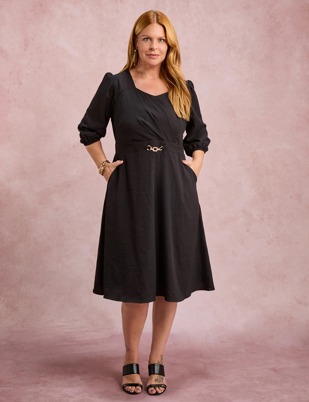 Vestido Midi Com Fivela Na Pala Preto