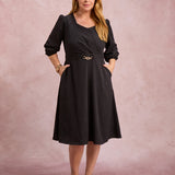 Vestido Midi Com Fivela Na Pala Preto