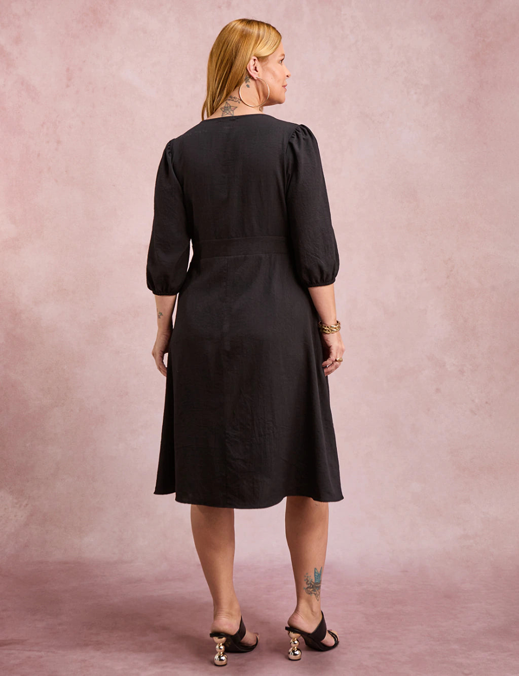 Vestido Midi Com Fivela Na Pala Preto