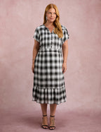 Vestido Midi Xadrez Com Botão Preto