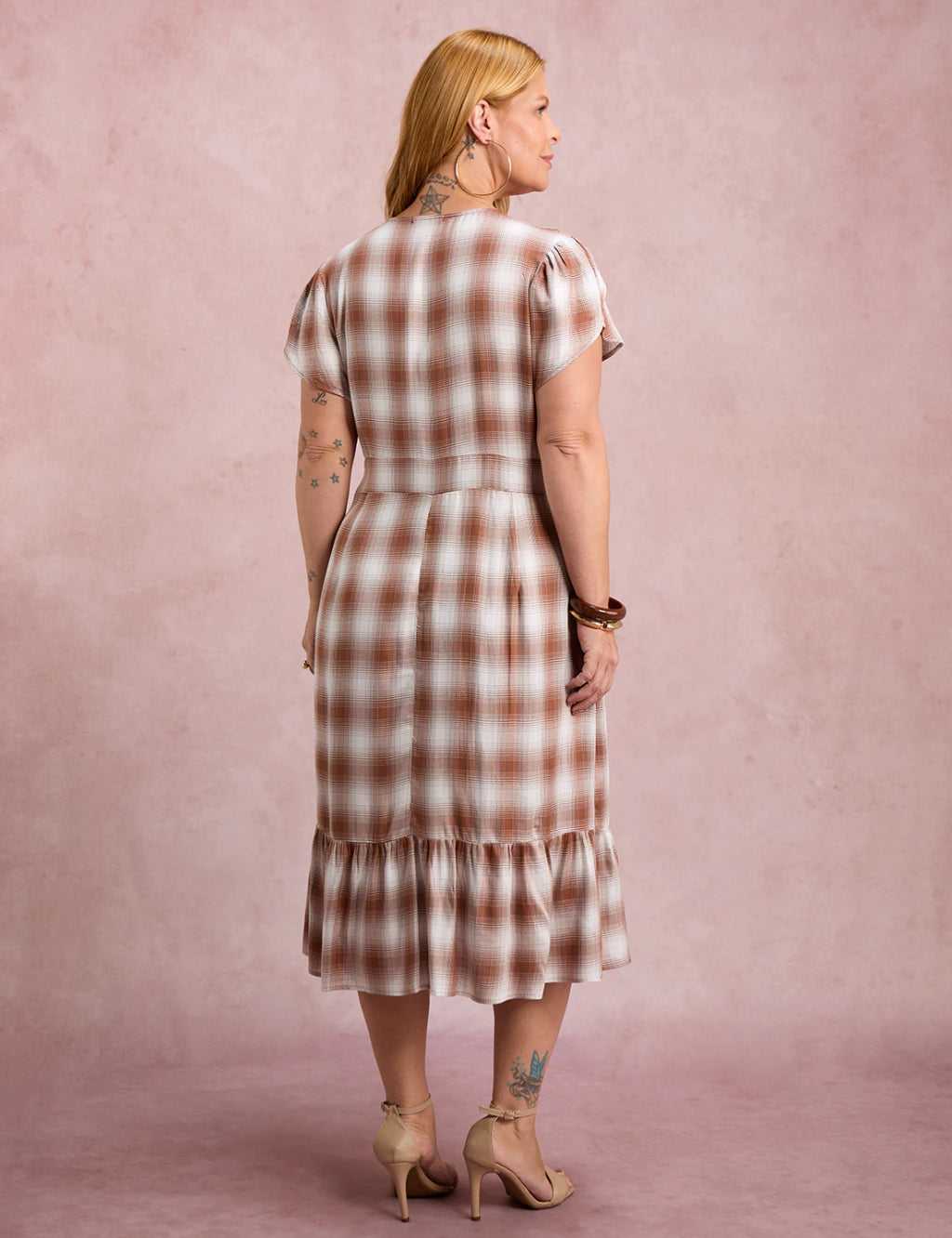Vestido Midi Xadrez Com Botão Marrom