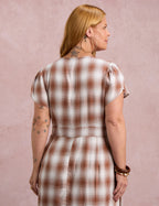 Vestido Midi Xadrez Com Botão Marrom