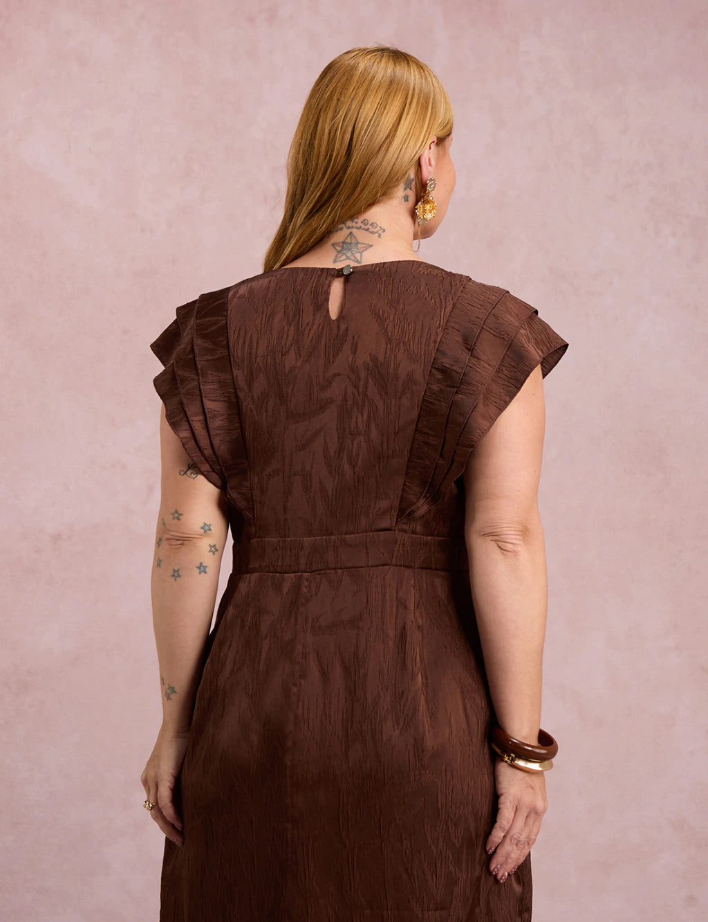Vestido Midi Com Babados Marrom