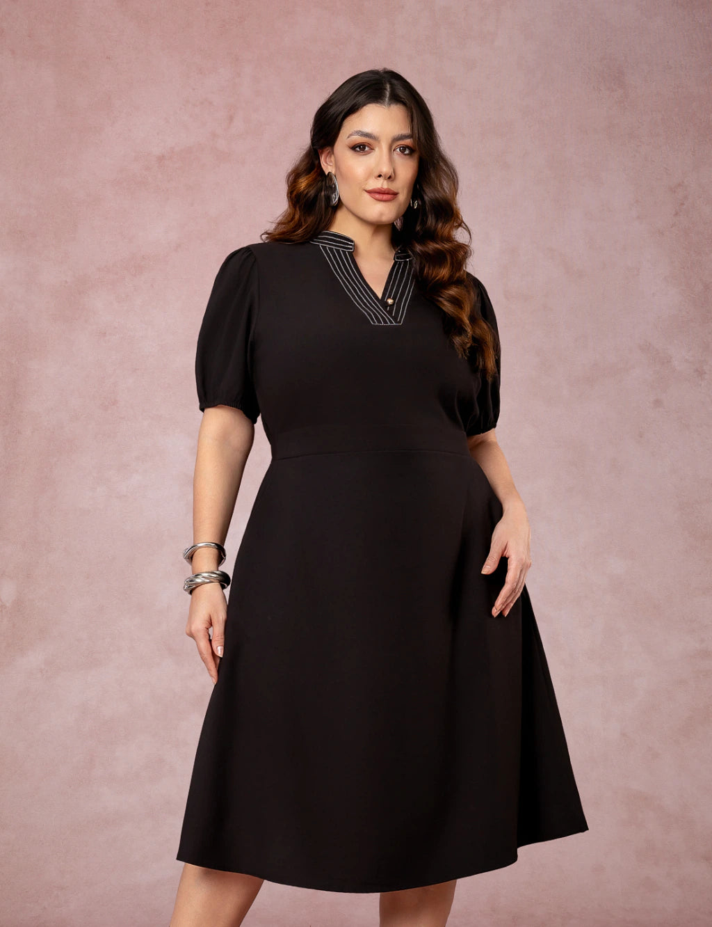Vestido Midi Com Pesponto Preto
