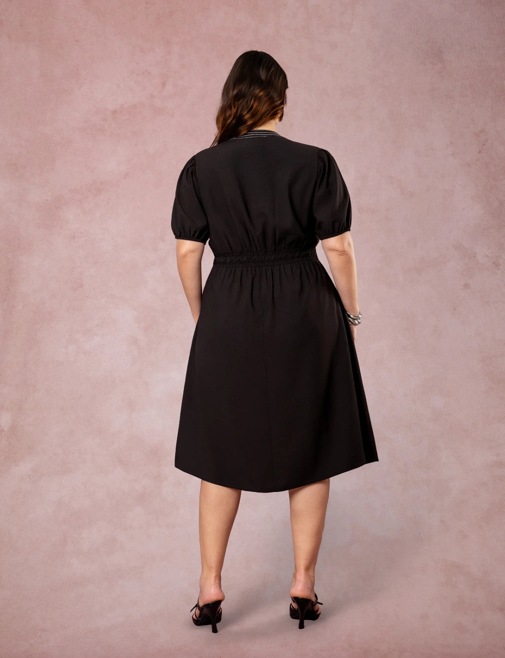 Vestido Midi Com Pesponto Preto