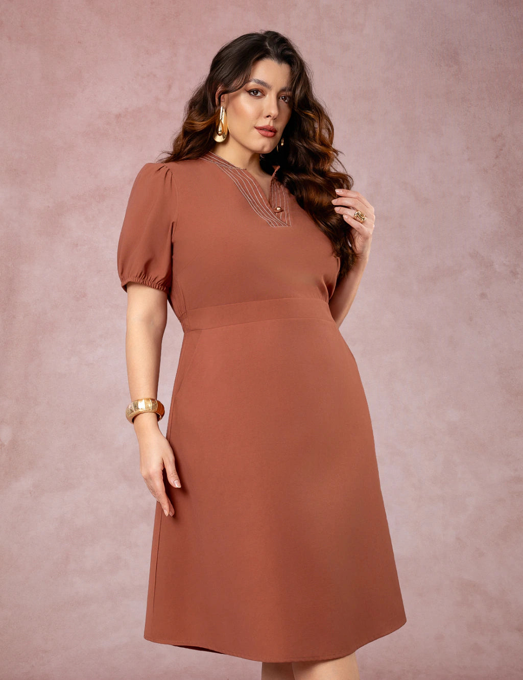 Vestido Midi Com Pesponto Marrom