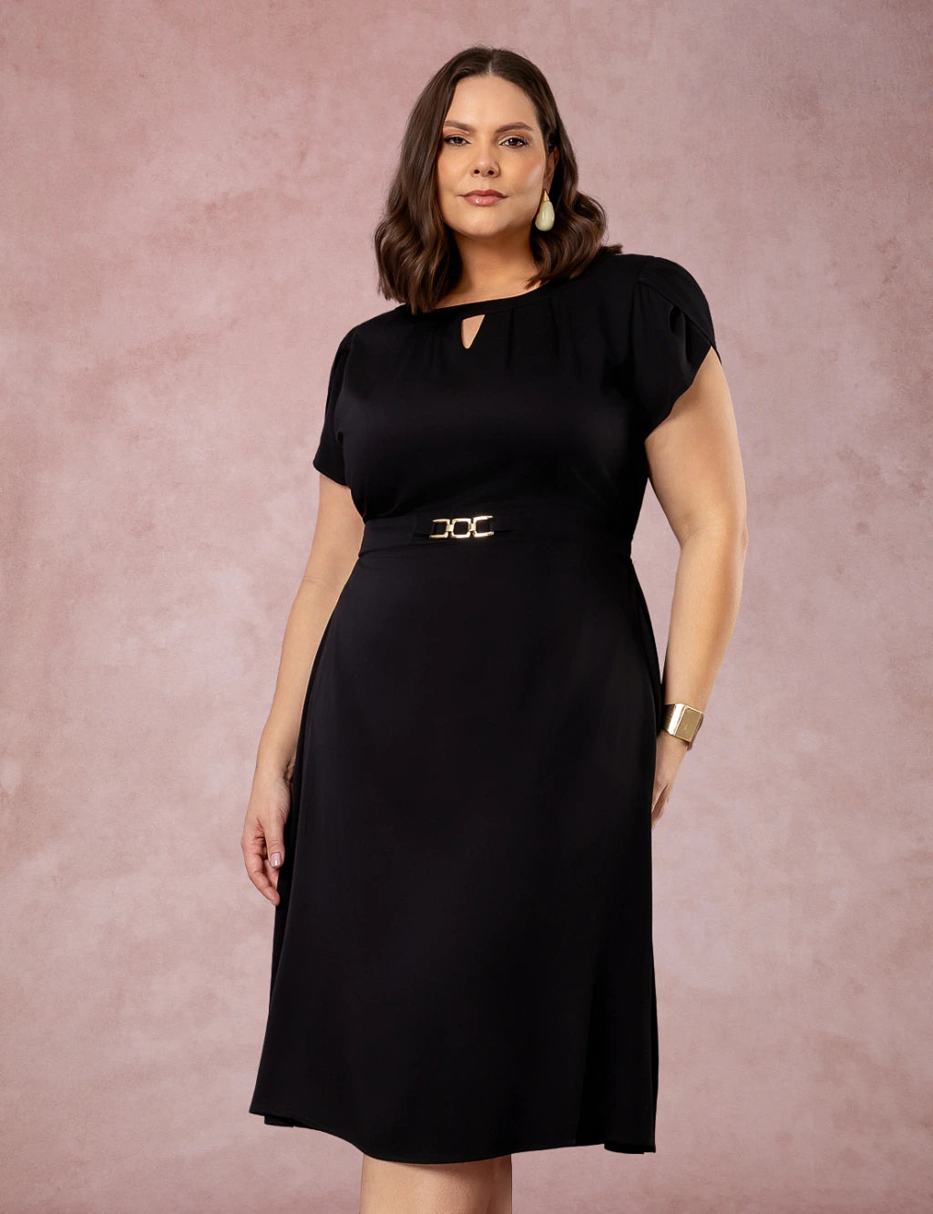 Vestido Midi Encorpado Com Fivela Preto