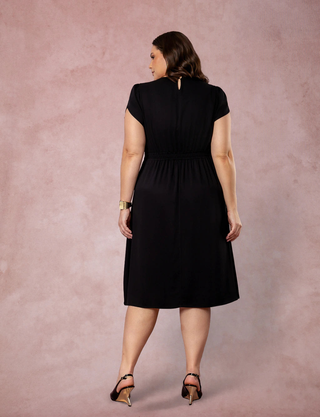 Vestido Midi Encorpado Com Fivela Preto