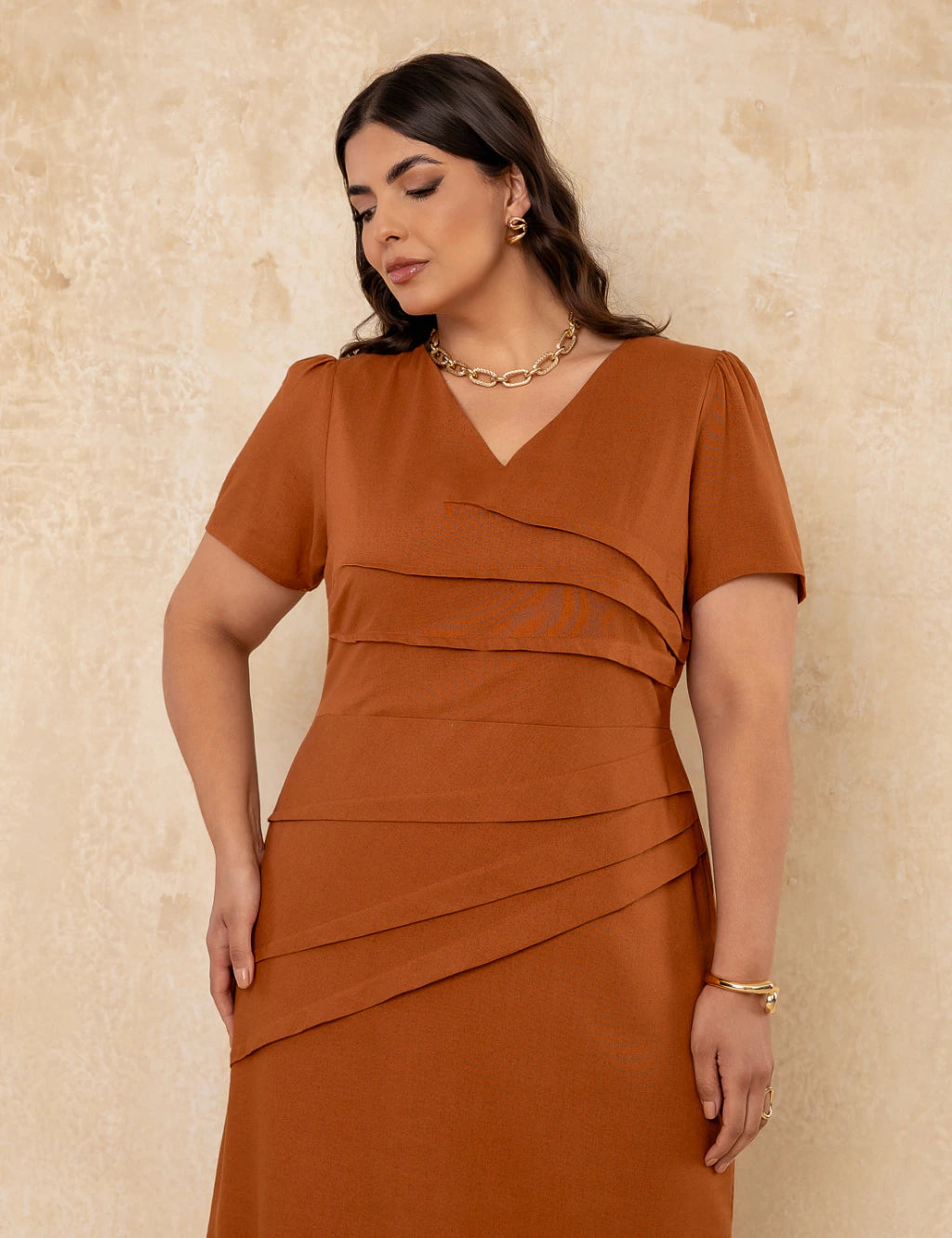 Vestido Midi Com Pregas Marrom