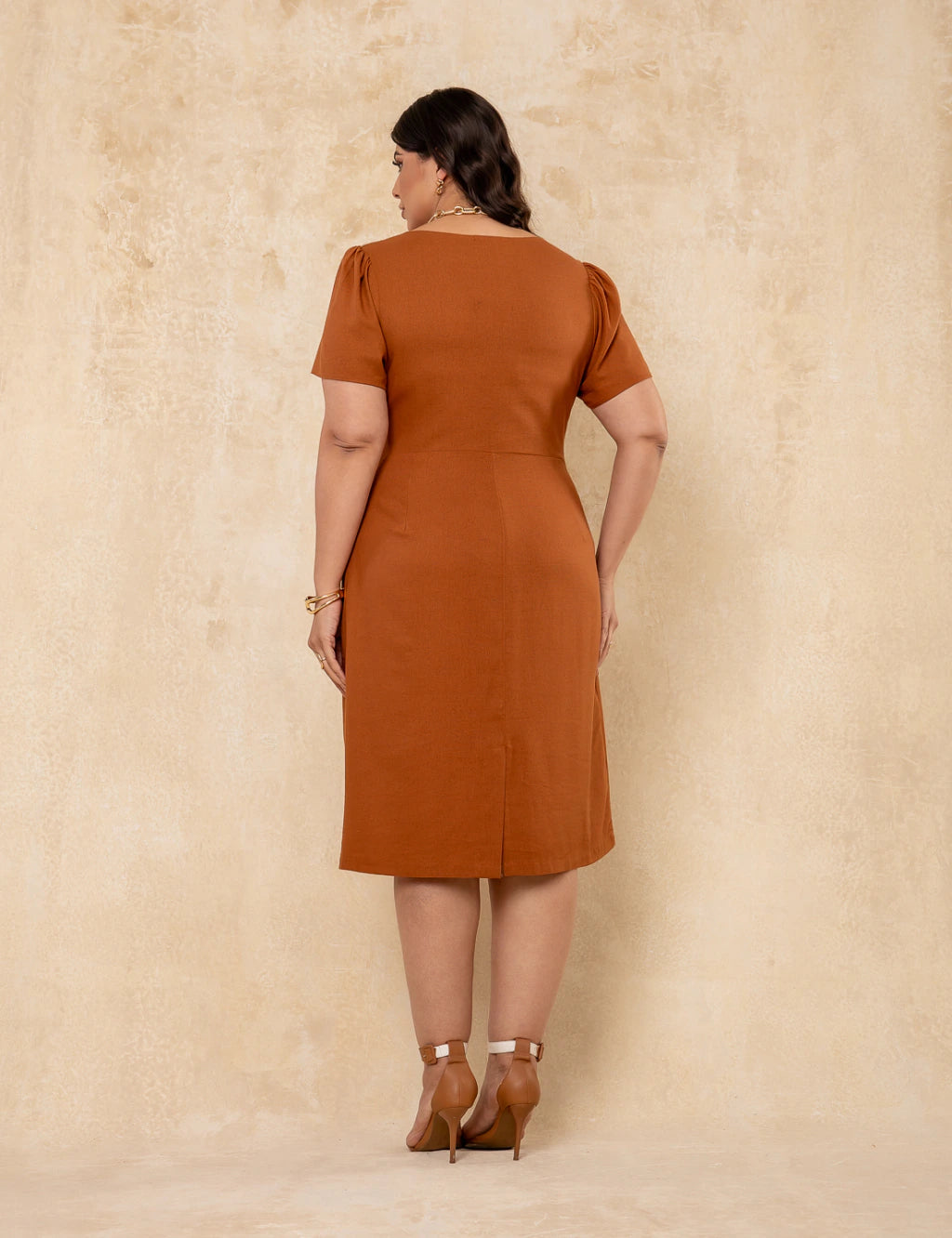 Vestido Midi Com Pregas Marrom
