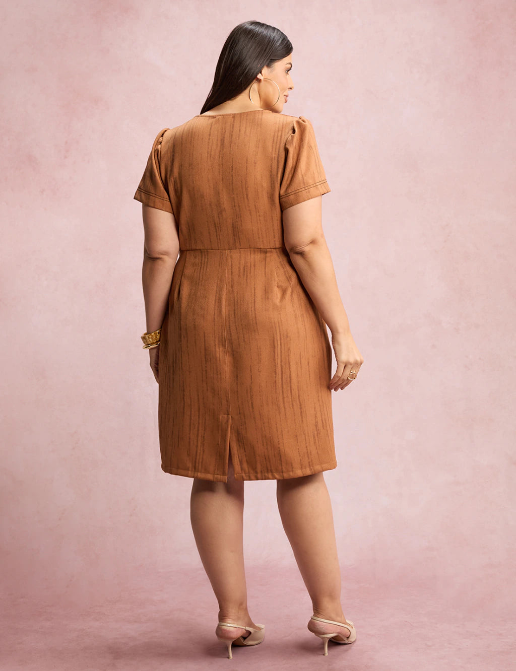 Vestido Midi Com Textura Bolso Marrom