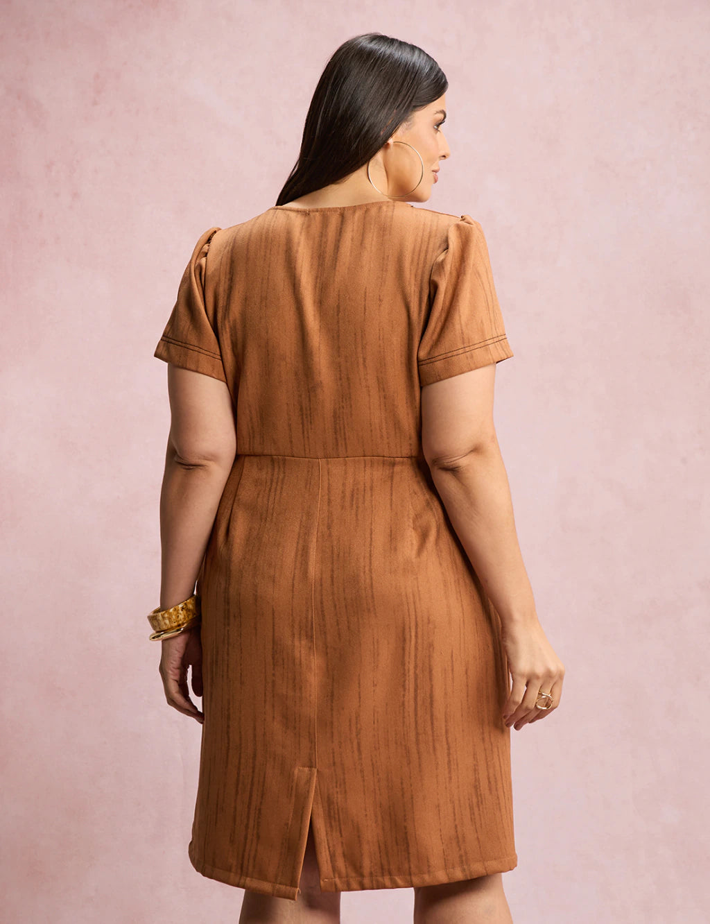 Vestido Midi Com Textura Bolso Marrom