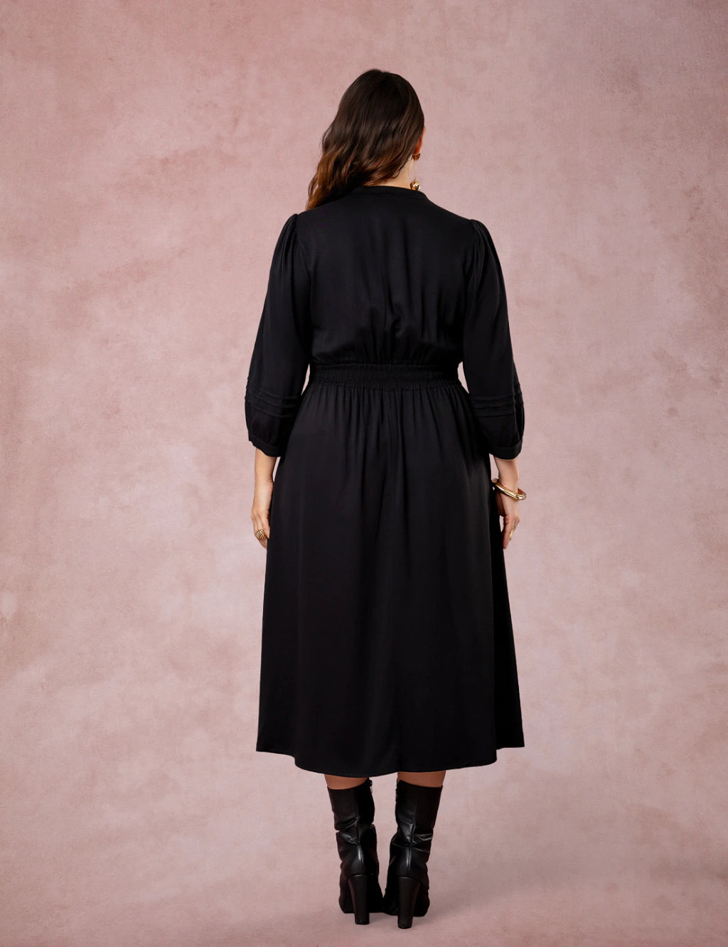 Vestido Midi Encorpado Com Nervuras Preto
