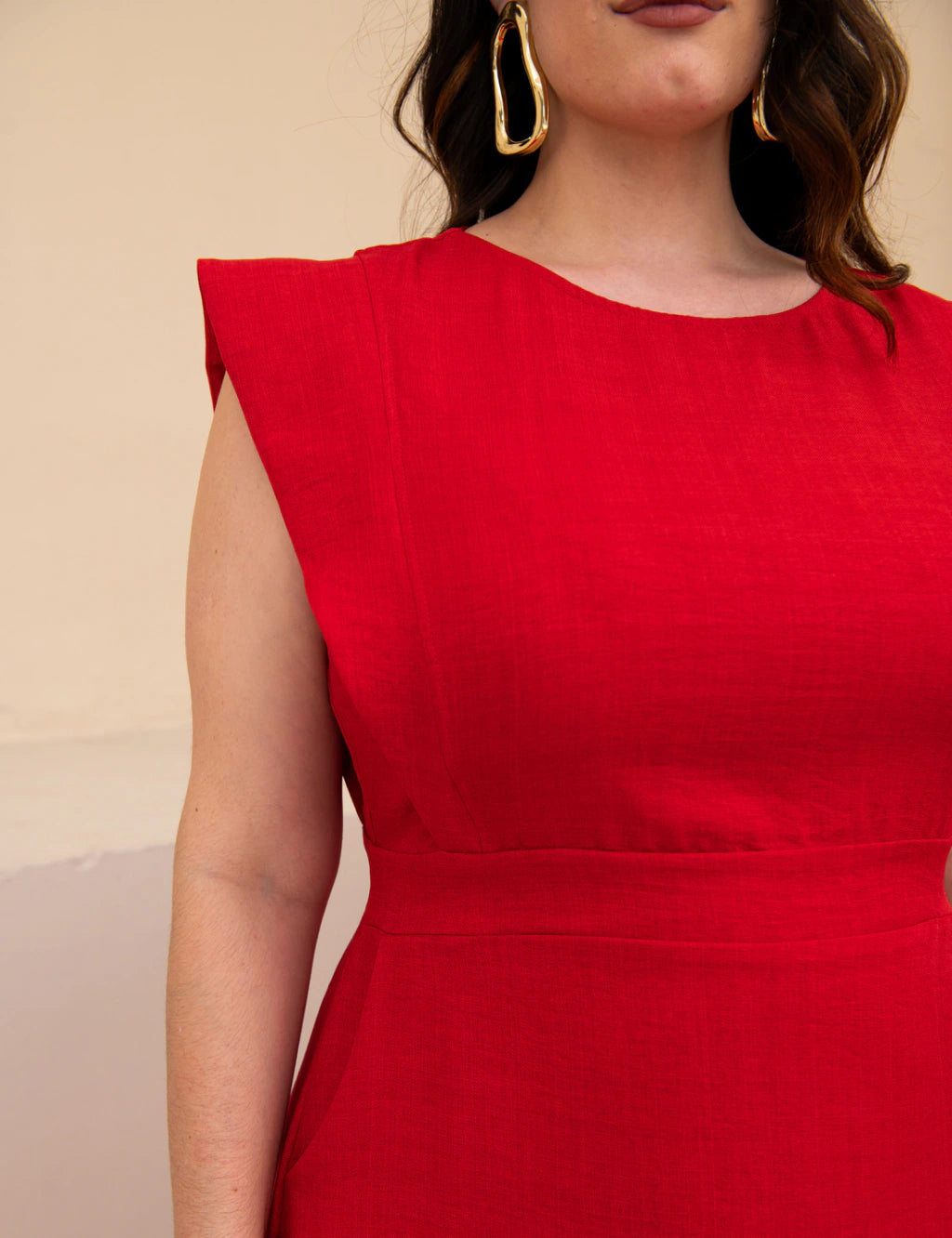 Vestido Longo Costa Com Botão Vermelho