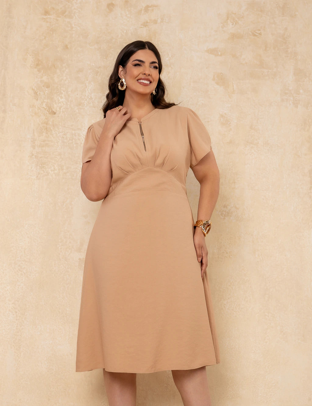 Vestido Midi Com Zíper Metal Bege