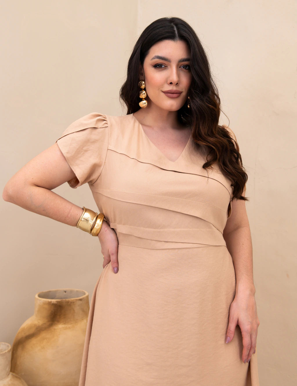 Vestido Midi Pregas E Recortes Bege