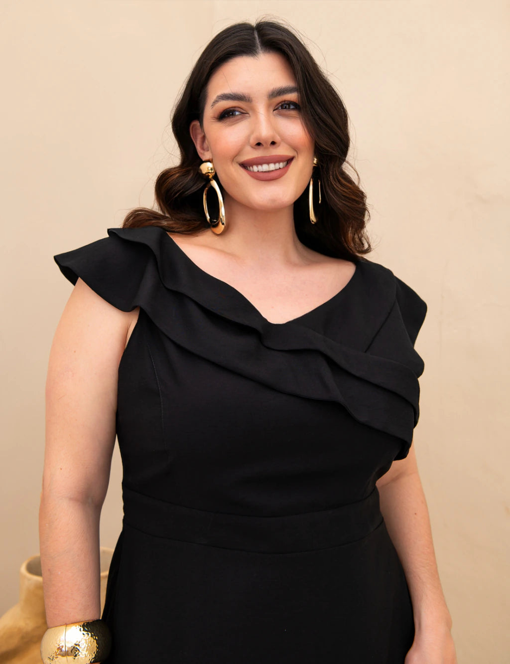 Vestido Midi Detalhe Decote Ombro Preto