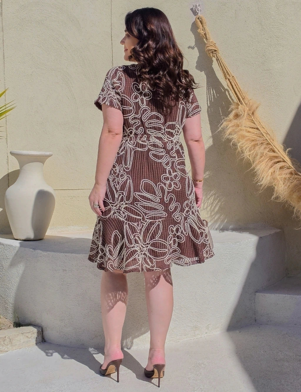 Vestido Curto Com Saia Flare Marrom