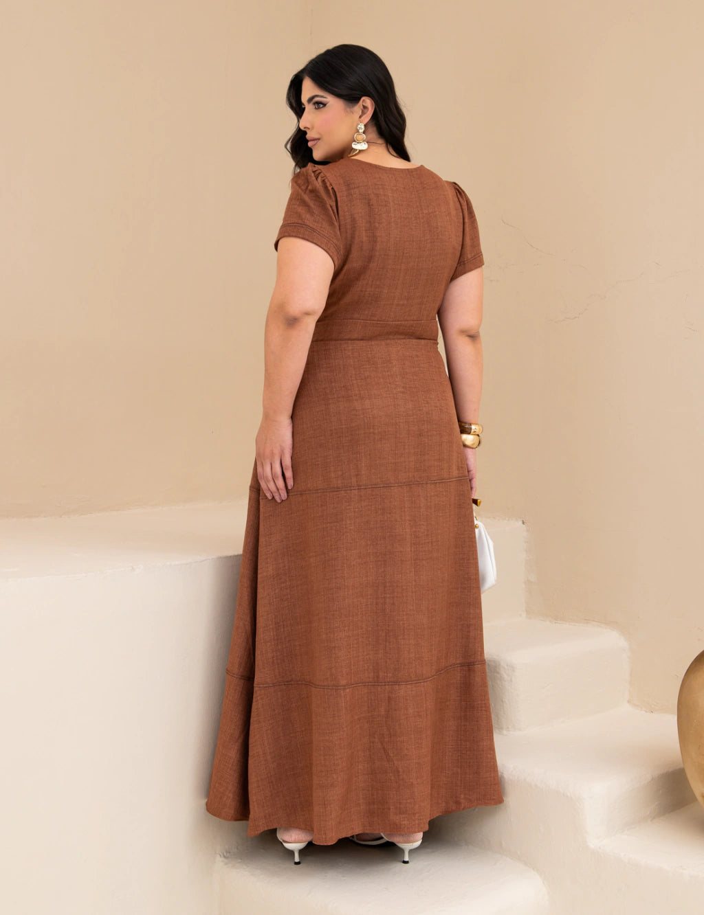 Vestido Longo Com Fivela Marrom