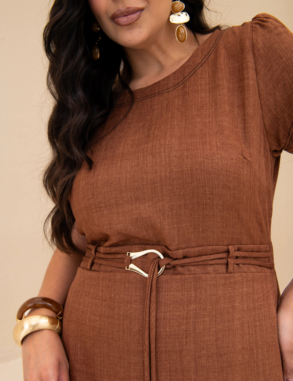 Vestido Longo Com Fivela Marrom