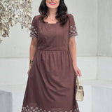 Vestido Midi Bordado Barrado Marrom